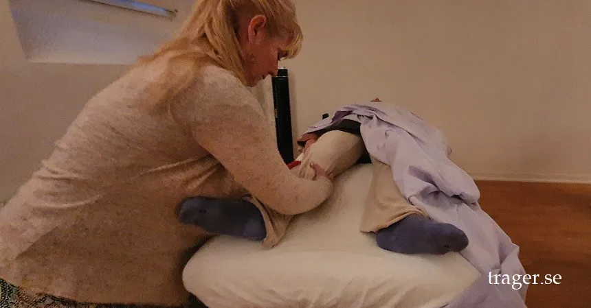 Kursdeltagare vaggar ben på Trager introkurs