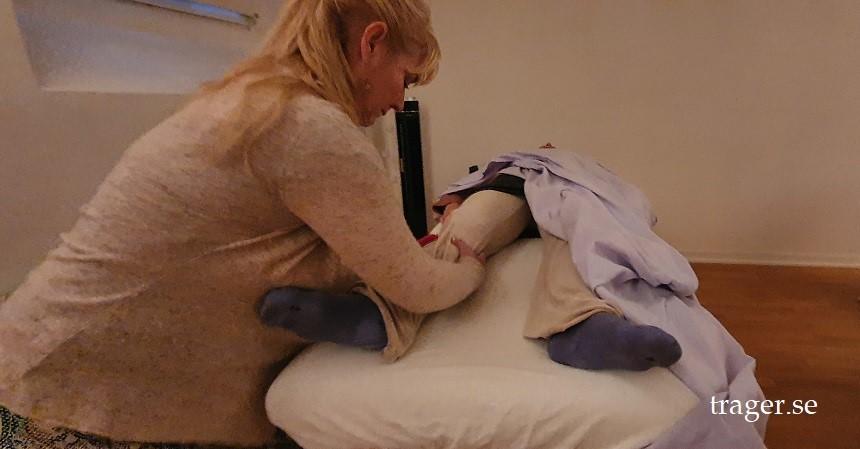 Kursdeltagare vaggar ben på Trager introkurs